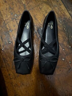 Mix No. 6 Black Cross-Strap Square-Toe Ballet Flats with Bow